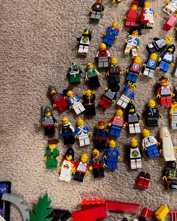 Vintage LEGO Collection Bulk Lot 80s/90s Minifigures, Pirates, Space, Castle etc - Picture 4 of 11